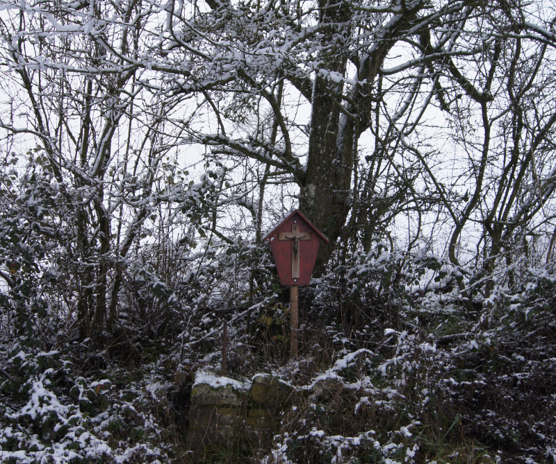 Croix de Néhé sur la promenade Pont le Prêtre